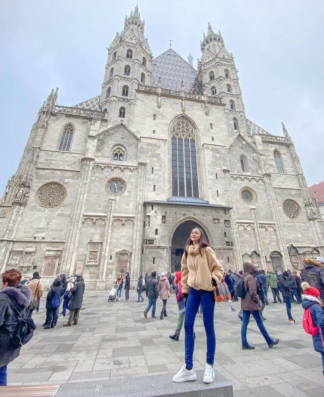 Kim Chiuさんのインスタグラム写真 - (Kim ChiuInstagram)「Horses, Wien Riesenrad, St Stephen Cathedral and more!!!!🇦🇹🇦🇹🇦🇹 ohhh vienna!!!! Love at first sight!!! Check out my new video now up on my channel!!! Click the link on my bio! ☝🏻❤️ #Chiurista @travelokaph」2月22日 21時38分 - chinitaprincess