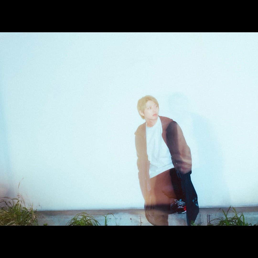 河野聡太のインスタグラム：「Part 6.  Photo shooting of art works. @sho_makishima × @sota_kono  #shooting #artwork #camera  #ig_japan #japan_photo_now  #photography #photo  #photooftheday #photoshoot  #adidas #変革の時」