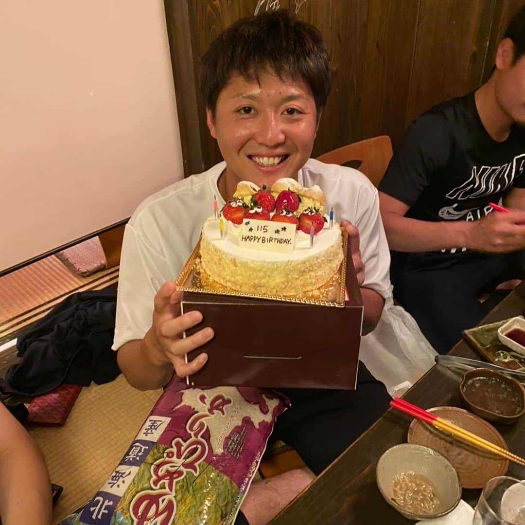 横山雄哉さんのインスタグラム写真 - (横山雄哉Instagram)「同級生会！ みんなに祝ってもらって 泣けてきました！  燦　別邸のあっちゃんからも ケーキ用意してくれて、 本当ありがとうございます！  誕生日プレゼントは 北海道産のゆめぴりかっていう米でした。  みんなありがとう！  #青柳晃洋 #高山俊 #坂本誠志郎 #守屋功輝 #ふりっく巻木 #横山雄哉  #燦 #豚しゃぶ」2月22日 21時45分 - yuya_yokoyaaaman