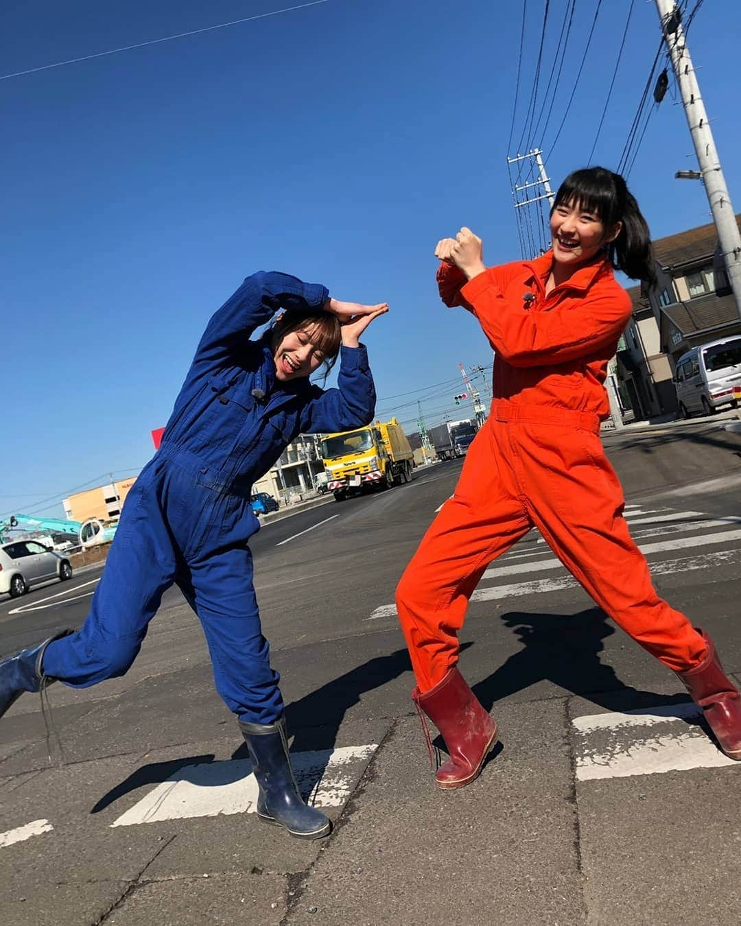 石田亜佑美さんのインスタグラム写真 - (石田亜佑美Instagram)「塩竈の藻塩 . . 仙台放送「あらあらかしこ」 石田亜佑美が行くっ！49回目の放送 . ホンダワラという海藻を使って作る「藻塩」は町の特産品で、塩竈では、3000年ほど前から塩を作っていたそうです。この蒸気の迫力がすごくて、熱いんですけど、そこに手を伸ばして全て手作業で塩を作られていました。とても繊細な作業です。 . 塩竈に来た際はぜひ「藻塩」を、そして、その藻塩を使ったジェラートやチョコレートもあるので、食べていってください！ . . #宮城 #塩竈 #塩釜 #あらあらかしこ #あらかし #musumemorning20 #モーニング娘20 #石田亜佑美」2月22日 21時49分 - ayumi_ishida.official