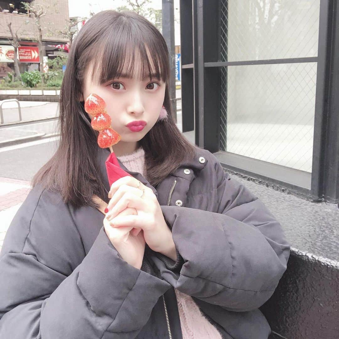 梅山恋和さんのインスタグラム写真 - (梅山恋和Instagram)「#557 #タピオカ #タピ活 #いちご飴 #いちごタルト #🍓🍓🍓 #おもち映え」2月22日 21時55分 - cocona_umeyama