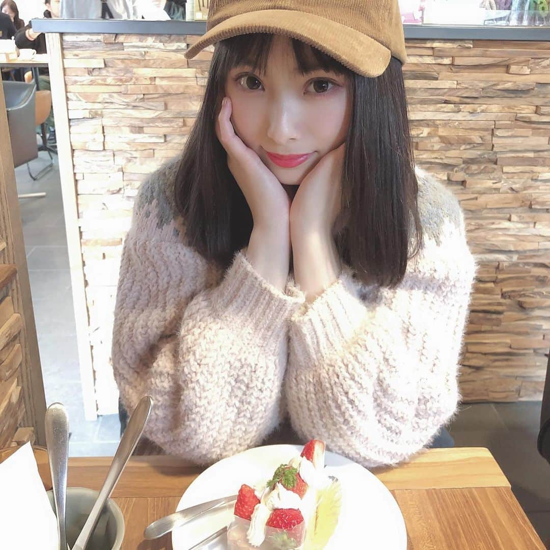 梅山恋和さんのインスタグラム写真 - (梅山恋和Instagram)「#557 #タピオカ #タピ活 #いちご飴 #いちごタルト #🍓🍓🍓 #おもち映え」2月22日 21時55分 - cocona_umeyama