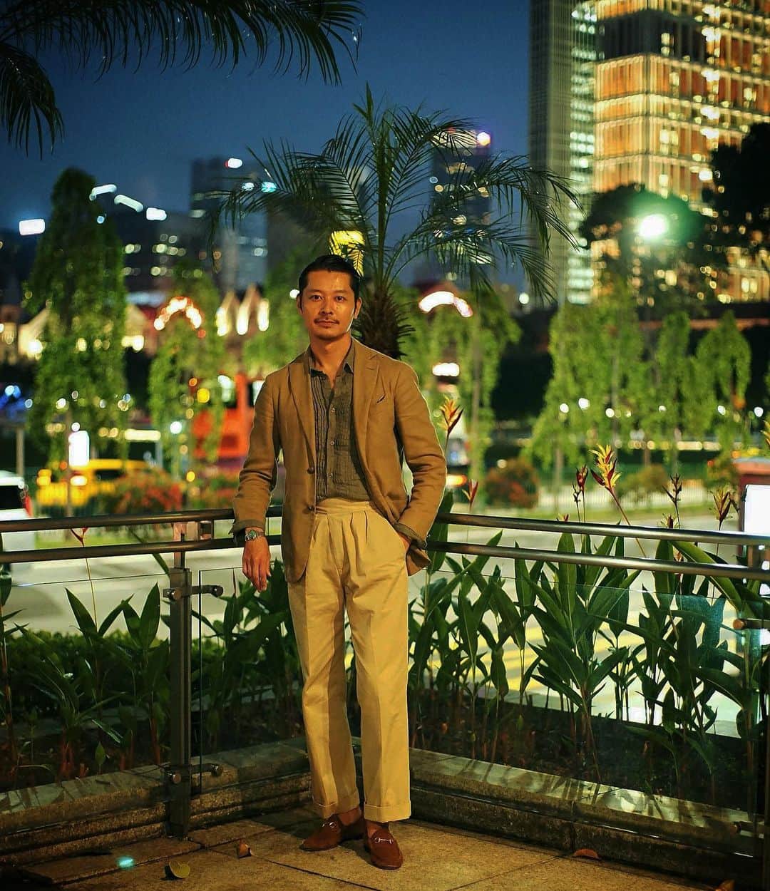 高田朋佳さんのインスタグラム写真 - (高田朋佳Instagram)「“Tropical night as always...” ———————————————————————— Photography @kens_cc  #ernesto #ernestoparma #kennethfield #gucci #newcolonialstyle #jetset #singapore #luxuryresort #colonyclothing #singaporelife #singaporestyle  #lifestyle #fashion #mensfashion」2月22日 22時06分 - tomoyoshi_takada