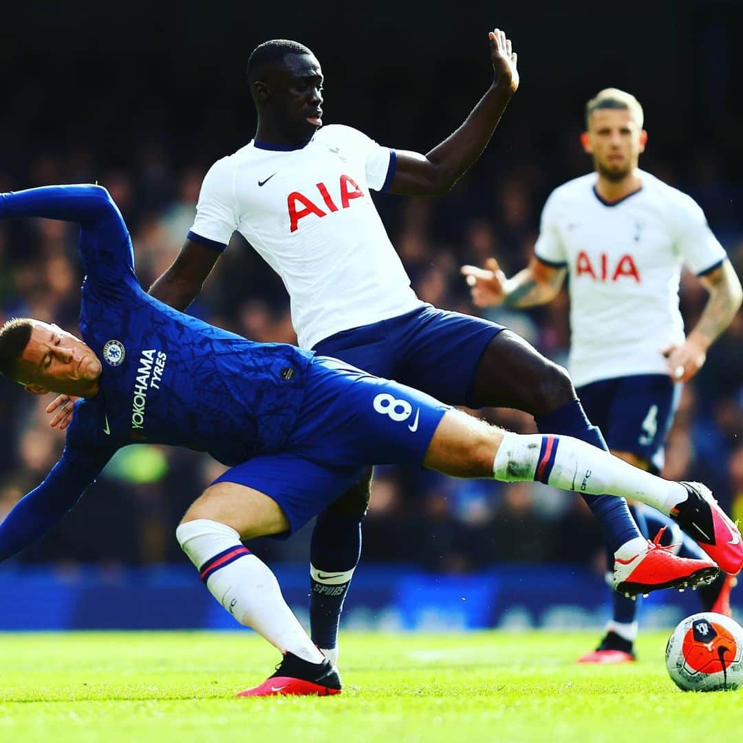 トッテナム・ホットスパーFCさんのインスタグラム写真 - (トッテナム・ホットスパーFCInstagram)「Work to do in the second half at Stamford Bridge as we find ourselves 1-0 down at half-time. #COYS #THFC」2月22日 22時18分 - spursofficial