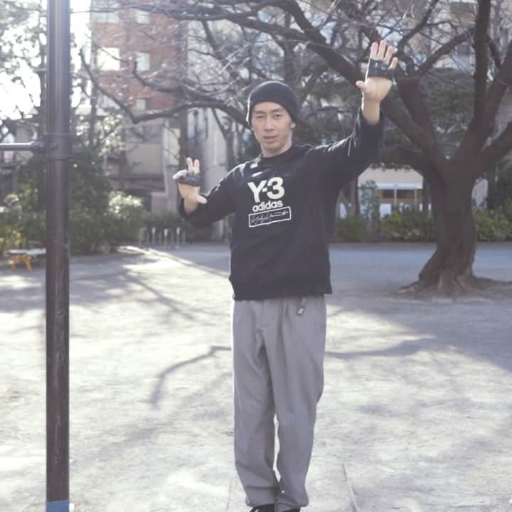上西隆史（エアフットワークス）のインスタグラム：「BodyControl ＋ Music = ?? Give me your answer ☻ ・ ・ ・ ・ 🎧Group 1 Crew “iContact” ・ ・ ・ 久しぶりのエアダンス。 ✂︎−−−−−−−−−−−−−−−−−−−−−− #airfootworks #airdance  #japan #2h2b  #streetworkout #calithenics #bodyweighttraining #fitness #abs #shreddedabs #shredded #streetdance #contemporaryart #pioneer #pullup #pullupdance #animationdance  #popping #contemporarydance #breakdance #breaking  #フィットネス #筋トレ #トレーニング #自重トレーニング #懸垂 #パントマイム #アニメーションダンス #鉄棒ダンス #エアフットワークス」