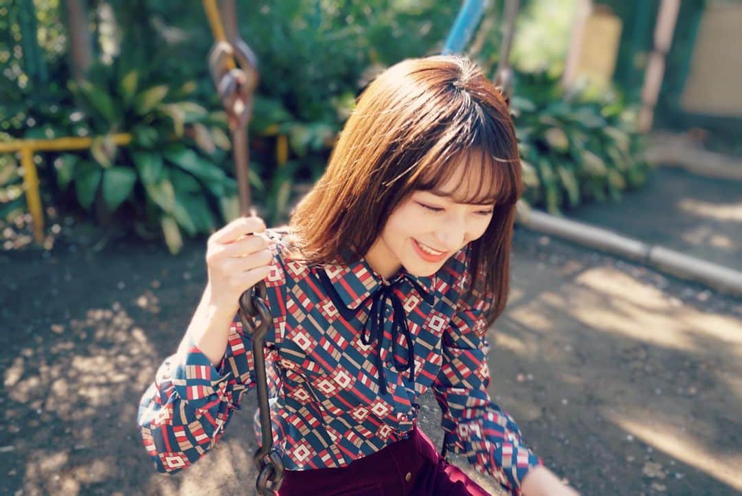 ミクのインスタグラム：「. . ウキウキする発表 沢山できるよう もっとがんばろう☆ . .  #久しぶりのぶらんこ　#公園　#神社」