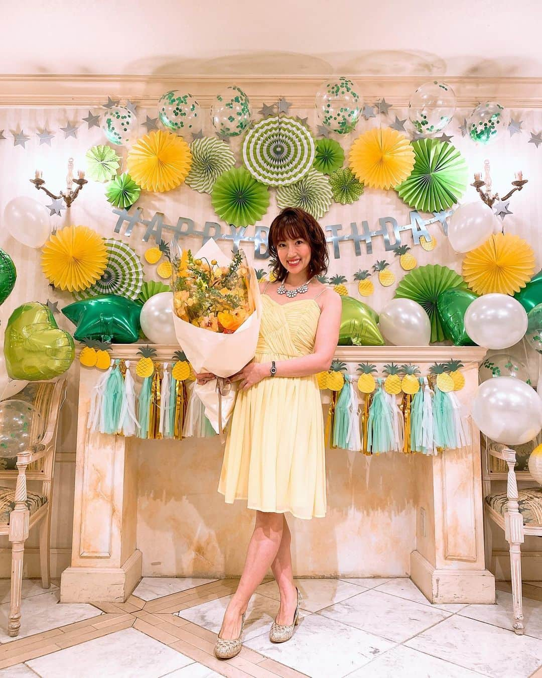 庄司ゆうこさんのインスタグラム写真 - (庄司ゆうこInstagram)「今回の誕生日会も飾り付け可愛かったなぁー😍毎年毎年可愛く飾り付けしてくれて本当に感謝です❣️ そして似顔絵描いてもらったり、花束もたくさん頂き、何より大好きなインストラクターやお客様に囲まれて最高に幸せでした💖 変顔でおなじみのまこりん、いつも幹事ありがとう❣️ #誕生祭#誕生日#お祝い#誕生日会#バースデーパーティー#アンジェパティオ#南平台#変顔#失礼します#今週#寝不足#全力で楽しむ#人生はイベント」2月22日 22時53分 - yuko.shoji