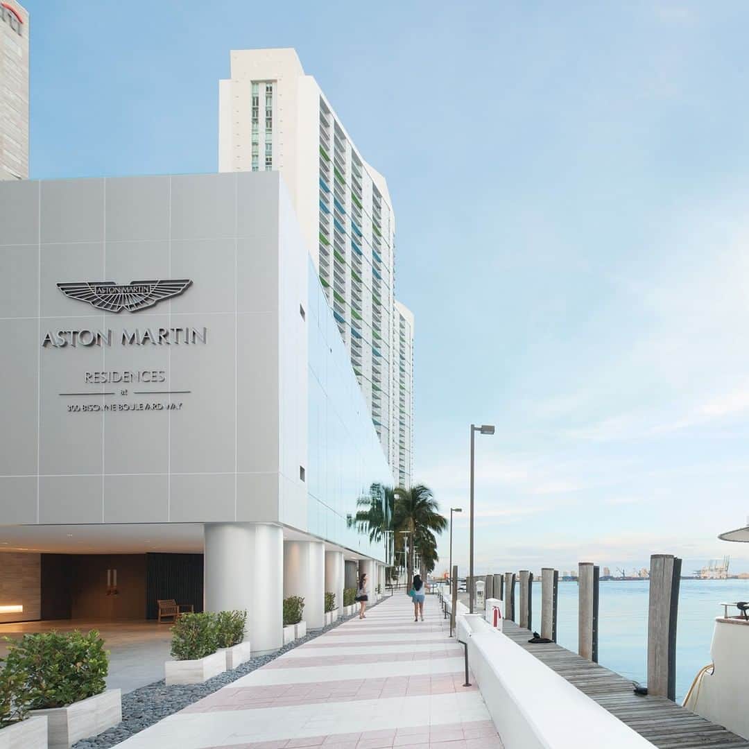 アストンマーチンさんのインスタグラム写真 - (アストンマーチンInstagram)「With direct access from the Atlantic, the full-service, private marina at the Aston Martin Residences in Miami can accommodate the superyachts of owners and their guests.  Discover more at @amresidencesmiami.  #AMResidencesMiami #AstonMartin #AstonMartinResidences」2月22日 23時00分 - astonmartin