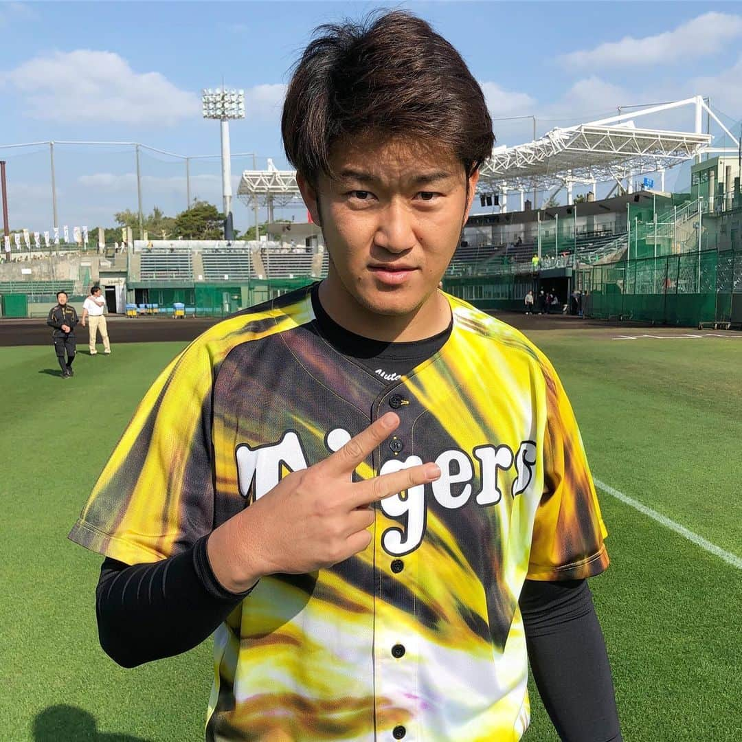 阪神タイガースさんのインスタグラム写真 - (阪神タイガースInstagram)「今日の投手1dayキャプテンは、今キャンプ2回目、岩貞投手です‼️ #岩貞祐太 選手 #投手 #1daycaptain  #阪神タイガース #ちばりよータイガース」2月23日 10時03分 - hanshintigers_official