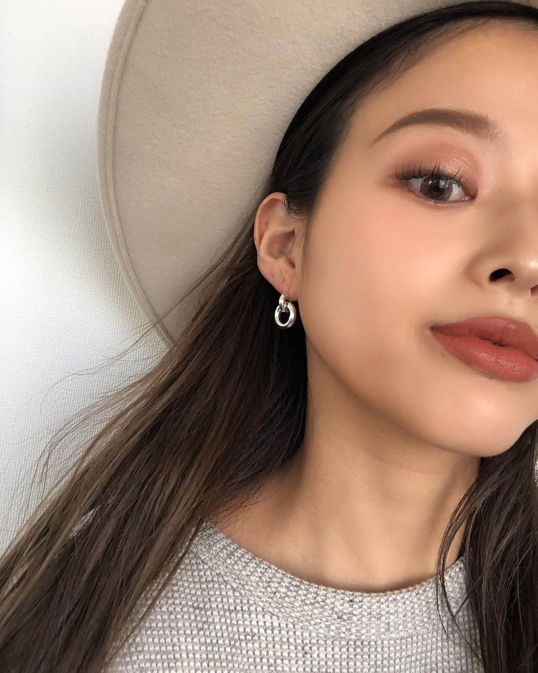 佐野真依子さんのインスタグラム写真 - (佐野真依子Instagram)「■Small Round Pierce ￥3,190 大きさの異なるリングを 組み合わせた ダブルリングデザインが 上品で美しいフープピアス♡ 小ぶりで華奢ながらも 耳元で揺れる度、華やかに♡ カジュアルから きれいめなコーディネートまで 相性のいいアイテムです♡ GOLD SILVER の2色をご用意しました♡ @trunc88_official  #trunc88 ※予約商品の配送予定日に関して※ 通常よりも多くの期間 お待たせすることになってしまい 大変申し訳ありません。 中国にて発生したコロナウイルスの影響により 各サプライチェーンがスムーズに稼働できず TRUNC88に関しても 一部商品に遅れが発生しております。 大変ご迷惑おかけいたしますが ご理解いただけましたら幸いです。 @trunc88_official  #trunc88」2月23日 10時05分 - sanomaisanomai