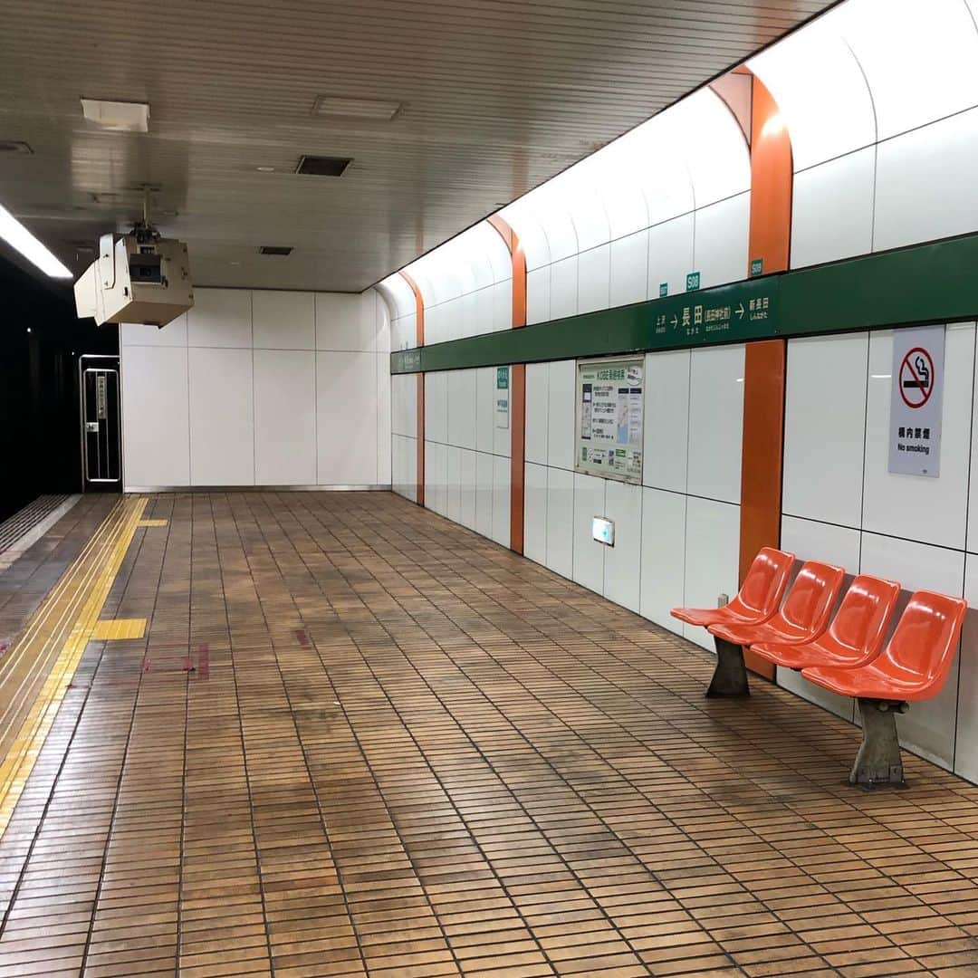 能町みね子さんのインスタグラム写真 - (能町みね子Instagram)「#よい駅 長田駅 神戸市営地下鉄/ 統一的宇宙船デザイン。でも県庁前のほうが好みかな〜」2月23日 8時36分 - nmcmnc