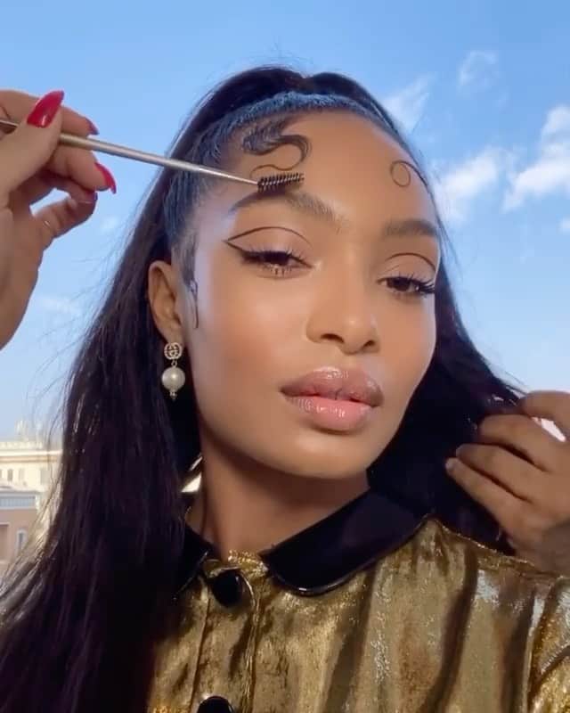 のインスタグラム：「Weekend energy —inspired by @yarashahidi & @nikki_makeup ✨ - #bobbibrown #yarashahidi #nikkimakeup #fashionweek #brows #lipgloss #glowingskin」