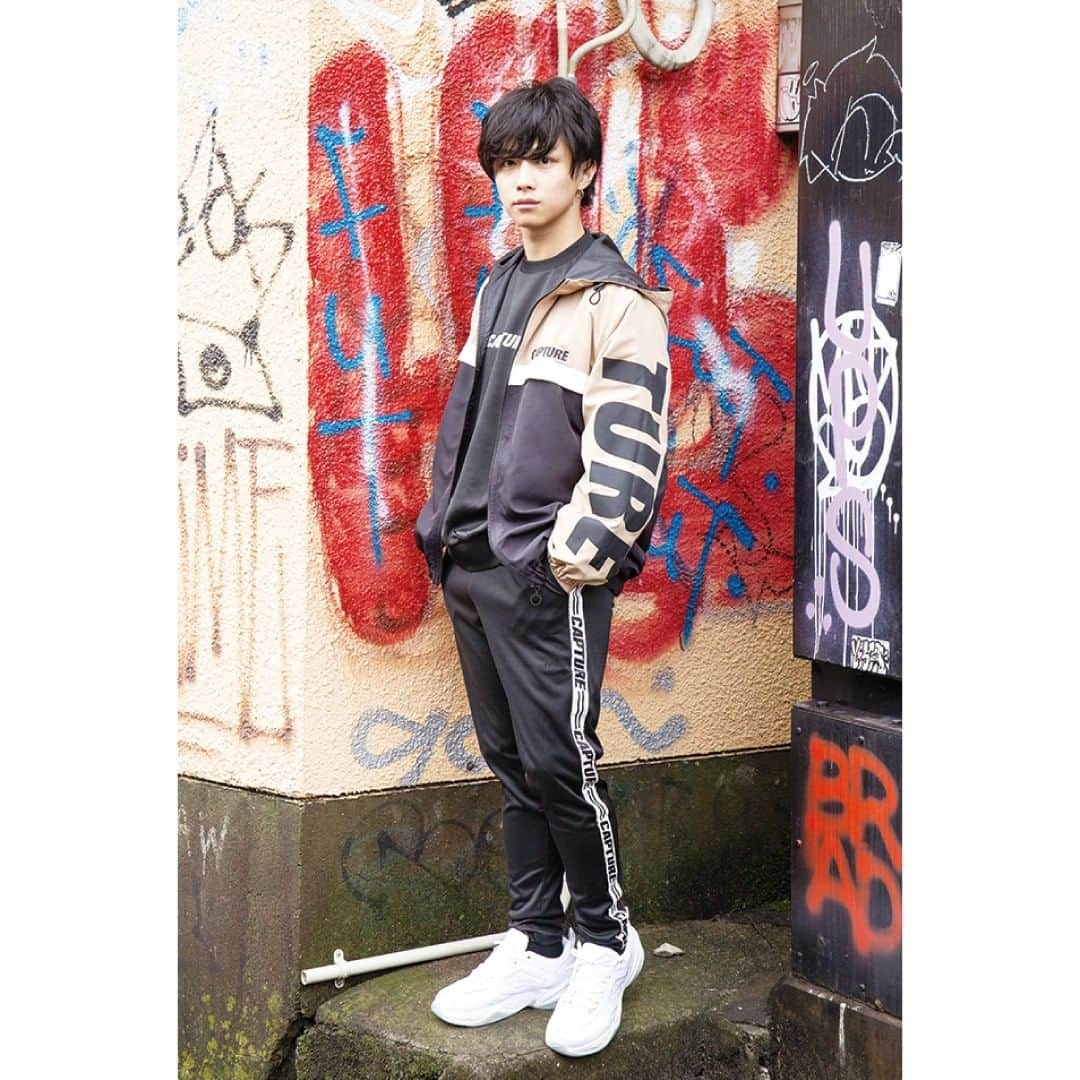 アベイルオフィシャルさんのインスタグラム写真 - (アベイルオフィシャルInstagram)「🔹Men's  coordinate🔹 . 若槇太志郎くん着用☝ . 🌈人気のCAPTURE by Hollywood Made🌈 . ロゴが主役のストリートコーデ🙆 . #アベイル #avail #しまむら #しまパト #しまむらパトロール #しまぱと  #しまコレ #若槇太志郎  #たいぞー #オオカミくんには騙されない  #真冬のオオカミくん #ドラマ #映画  #パーカー #パーカーコーデ #スニーカー #メンズファッション #メンズコーデ #メンズコーディネート #ストリートコーデ #スポーツコーデ #メンズカジュアル #ラインパンツ  #メンズカジュアルコーデ #服好きな人と繋がりたい  #コーデ記録 #ショッピング #mensfashion #メンズモデル #capturebyhollywoodmade」2月23日 9時47分 - gravail