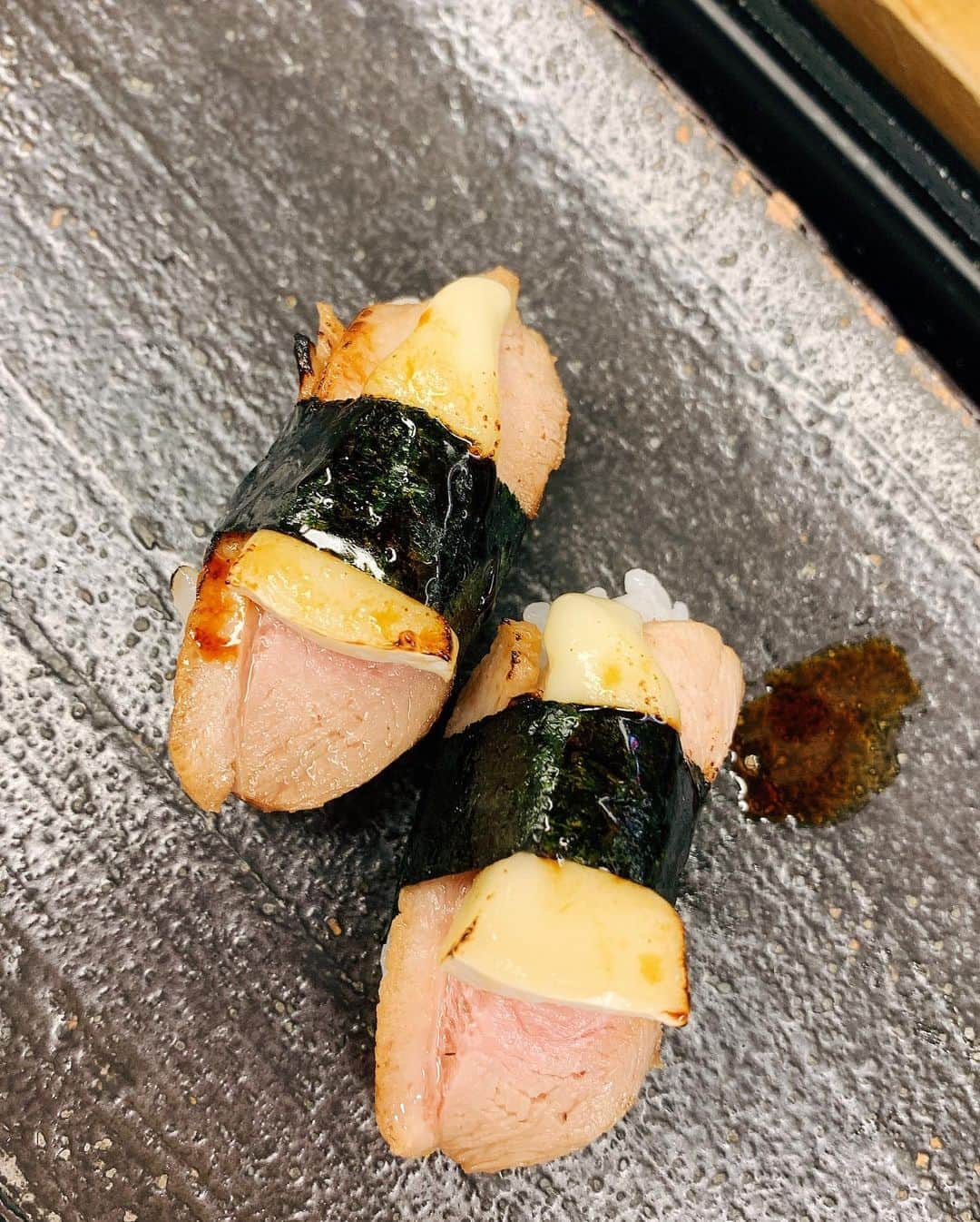 宮下舞花さんのインスタグラム写真 - (宮下舞花Instagram)「ずっと行きたかった大阪のお寿司やさん『じねん』🍣有名なうなぎバターはもちろん、変り種も沢山あってとっても美味しかった大満足🥰」2月23日 1時04分 - maikamaimaika