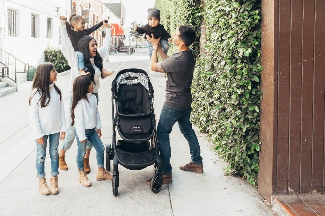 nunaさんのインスタグラム写真 - (nunaInstagram)「The perfect Saturday = quality time with family 😊 We’re loving this sweet family shot of @readysetrico – thanks for sharing 💕 *DEMI™ grow shown in @potterybarnkids Broken Arrow Caviar  #Nuna #NunaDEMIgrow #stroller #lovemypbk #familytime #babygear #familylife #parenthood #instafamily #Doublestroller #coolmom #momlife #famsquad #familylove #motherhood #parenthood #familyphotos #squadgoals #familylifestyle」2月23日 1時00分 - nuna_usa