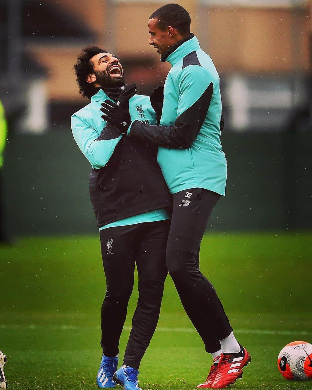 リヴァプールFCさんのインスタグラム写真 - (リヴァプールFCInstagram)「😁😁 #LFC #Training #Liverpool #Salah #Matip」2月23日 1時13分 - liverpoolfc