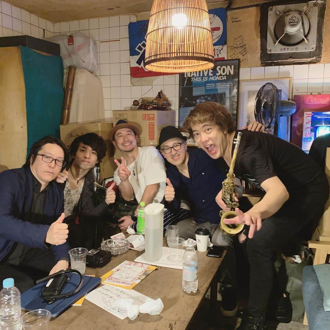 増崎孝司のインスタグラム：「高円寺Jirokichi 45周年おめでとうございます㊗️🥂😃 周年で出演させて頂き感謝します！ #Jirokichi #45周年 #dimensionmusic」