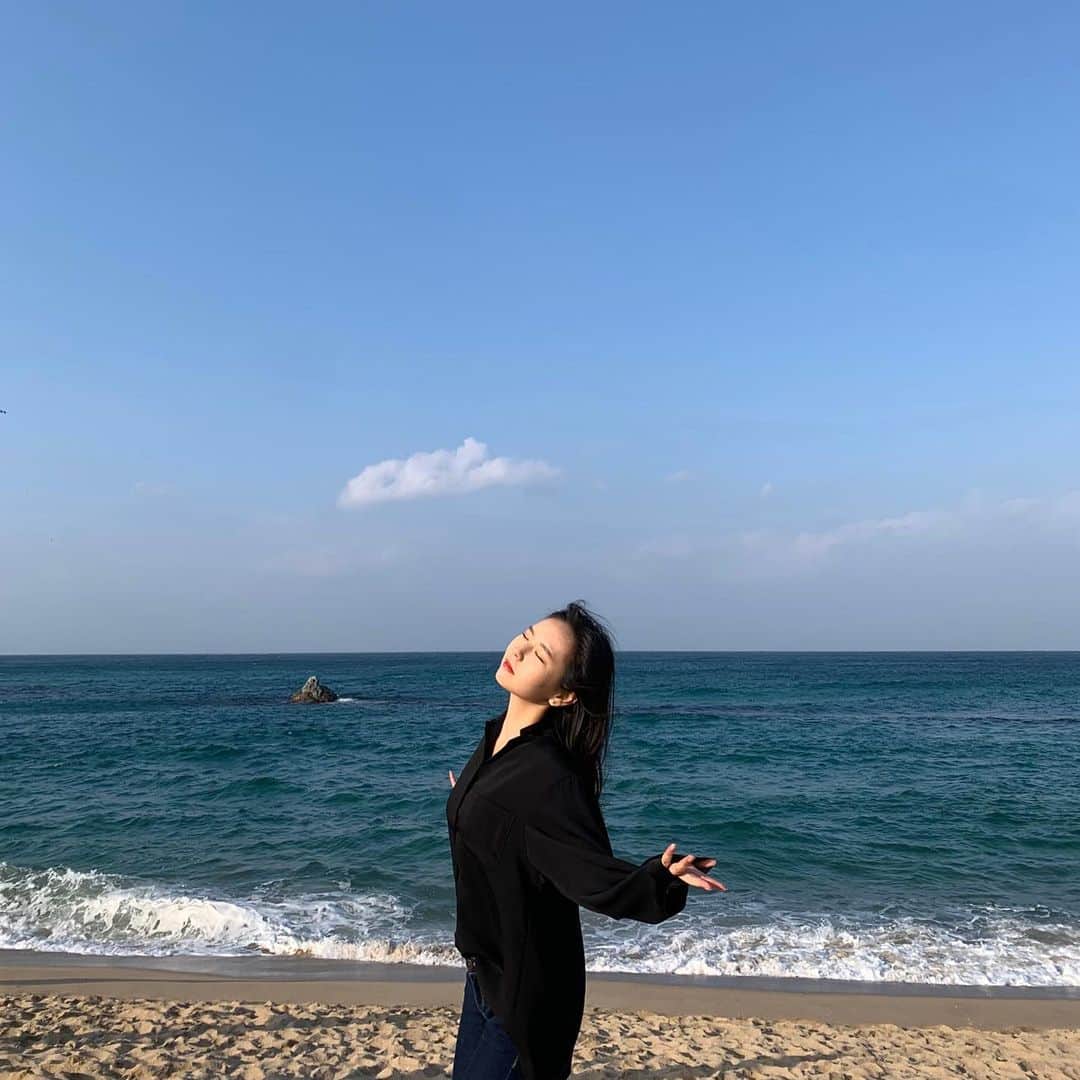 キム・ナヒョンのインスタグラム：「🧚🏼‍♀️ 날씨 요뎡 🧚🏼‍♀️」