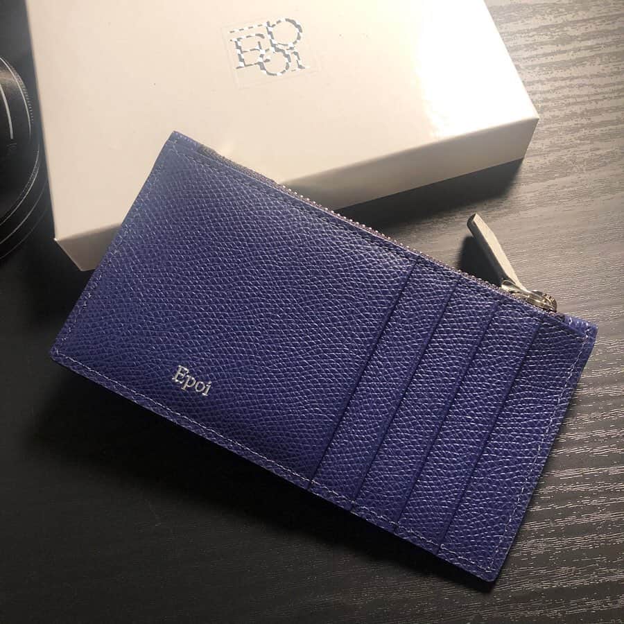木下ココさんのインスタグラム写真 - (木下ココInstagram)「オーダーしてた@epoi_official のカードケースが届いた🙃🤍 ・ カードの収納もたっぷりで 小銭も入る。 ・ 小ぶりなバッグにも余裕で入るスリムなデザインなので、もともと荷物の少ない私ですが更に小荷物になれそうです📦 ・ ・ #epoi #cardcase #leatherwallet  #leather #革小物」2月23日 1時35分 - cocot_chan