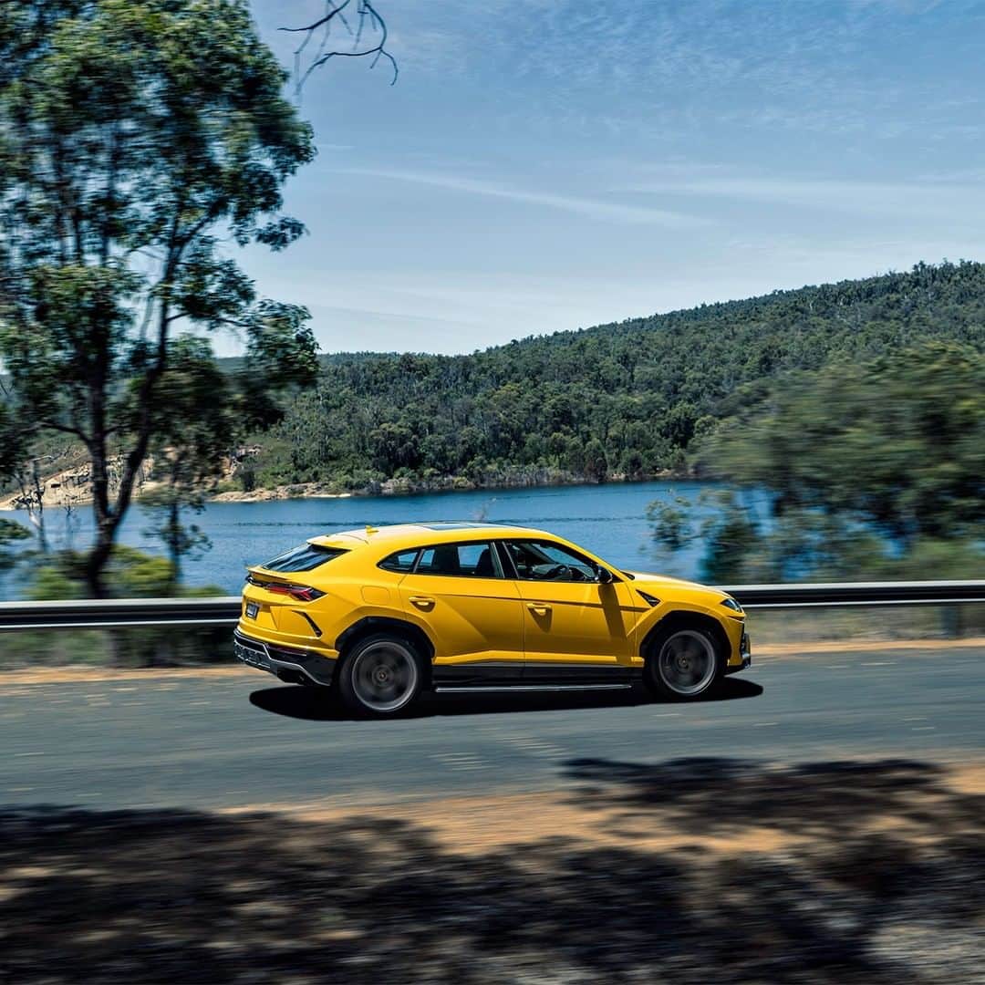 のインスタグラム：「Stopping is not an option. Lamborghini Urus, shot by @janglovac_photography. #Lamborghini #Urus #SinceWeMadeItPossible」