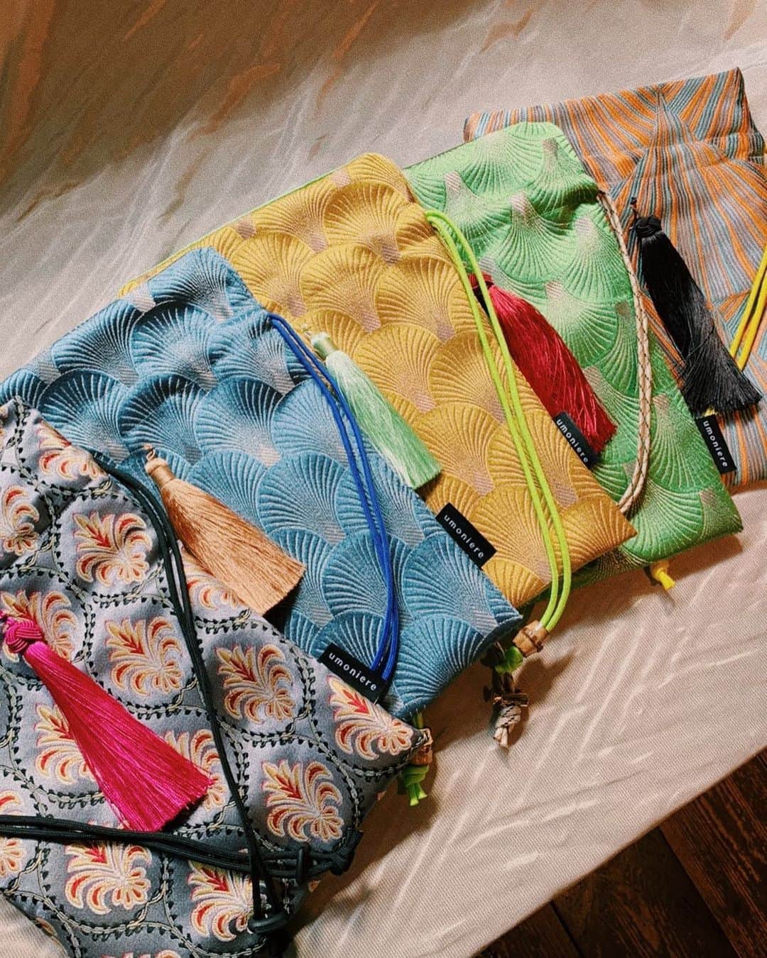 のインスタグラム：「@menehune111 さん ﻿ にて﻿ 本日23、24の2日間でpopupです💕﻿ 11:00-19:00 ﻿ #umoniere 新作巾着bagと﻿ ﻿ @yukke_093  の新作ロンTとステッカー﻿ ﻿ ﻿ ※このふたつは現金のみとなっております﻿ ﻿ ﻿ 2日間限定のマラサダ🍩やドリンクも🥤﻿ ぜひ遊びにきて下さい😌💛﻿ ﻿ ﻿」