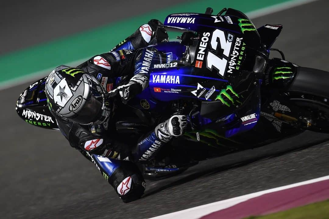 MotoGPさんのインスタグラム写真 - (MotoGPInstagram)「You may be cool 😎 But are you @maverick12official taking your hand off to pose for the camera at 50° of lean angle AND riding at insane speeds cool? 🤪 #QatarTest #MV12 #MotoGP #Motorcycle #Racing #Motorsport #SwipeLeft」2月23日 2時31分 - motogp