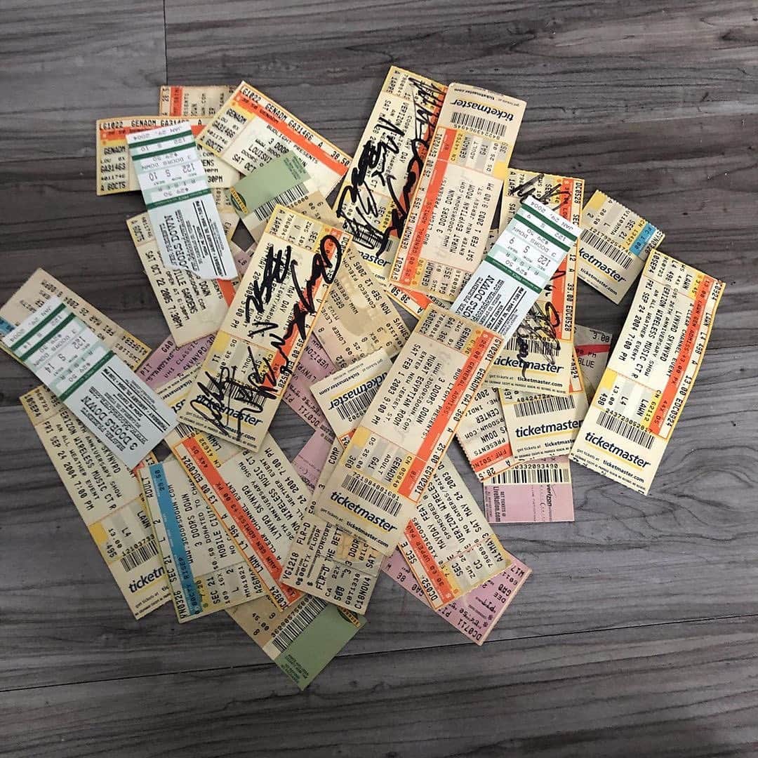 3 Doors Downのインスタグラム：「Share your old 3DD tickets from the past 20 years with us by using #TheBetterLife2020. Thanks for this awesome photo @jonez47394!」