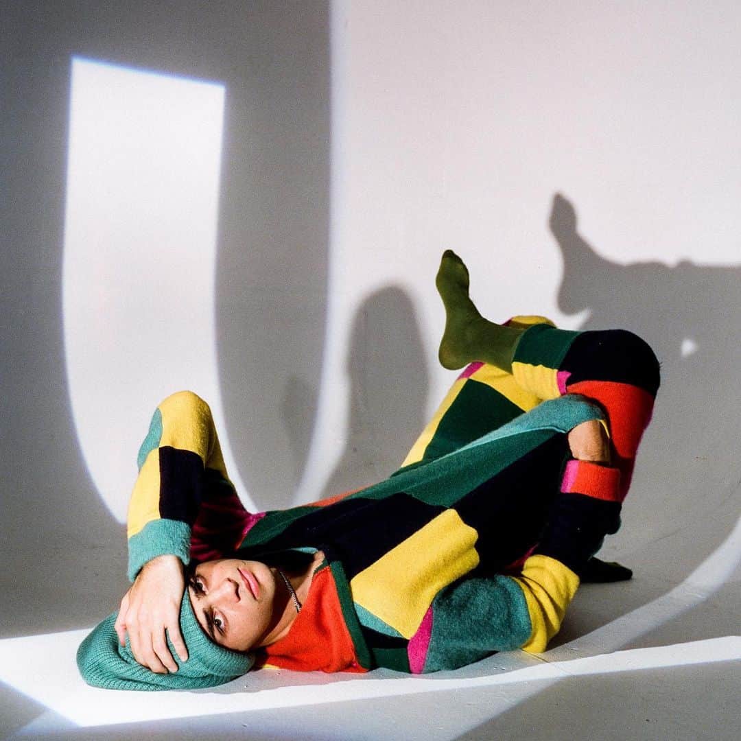 ノア・センティネオのインスタグラム：「The most comfortable colors I’ve ever known」