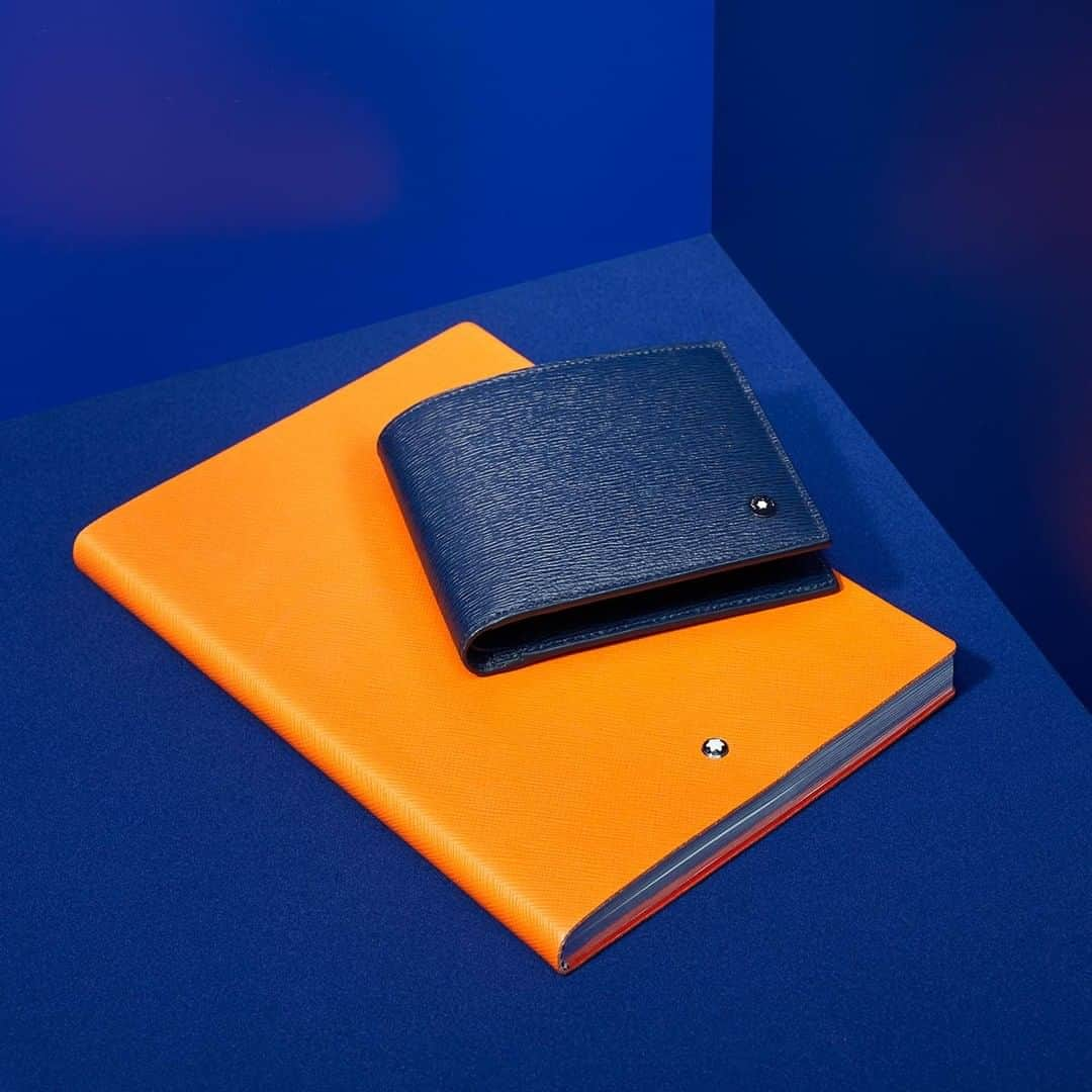 モンブランさんのインスタグラム写真 - (モンブランInstagram)「California dreaming. . Learn to mix the iconic West Coast colours with 4810 Westside Wallet 6cc in Blue and Notebook #146 in Manganese Orange.」2月23日 3時00分 - montblanc