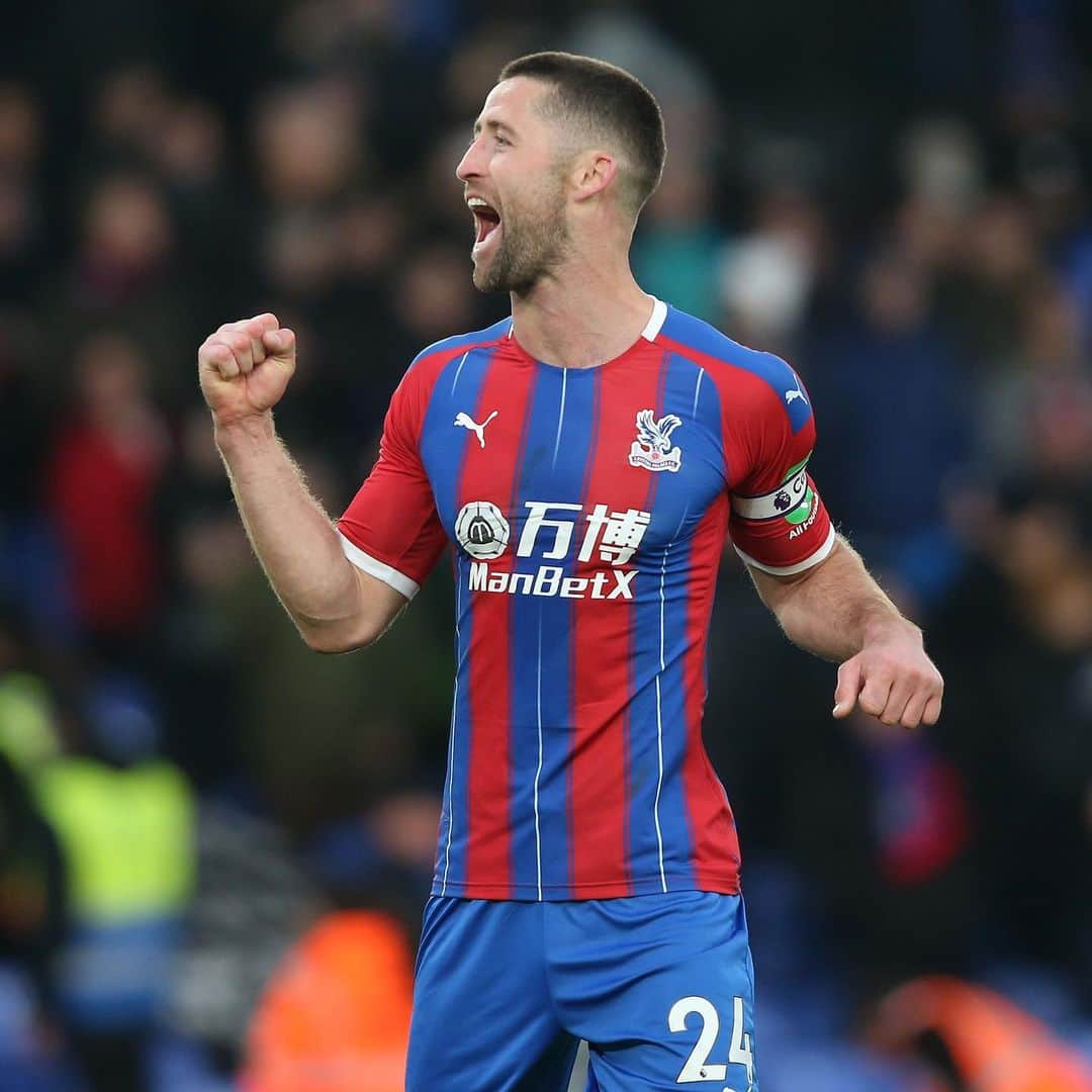 ガリー・ケーヒルのインスタグラム：「Feels great to be back to winning ways! Big performance today at a packed Selhurst! 💪🦅 #cpfc」