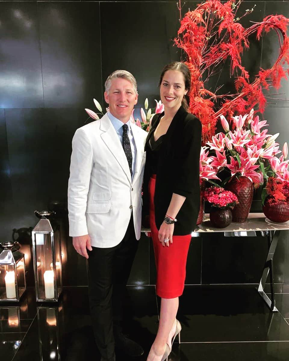 アナ・イバノビッチさんのインスタグラム写真 - (アナ・イバノビッチInstagram)「All dressed up for my dinner date with @bastianschweinsteiger! 🥰」2月23日 3時15分 - anaivanovic