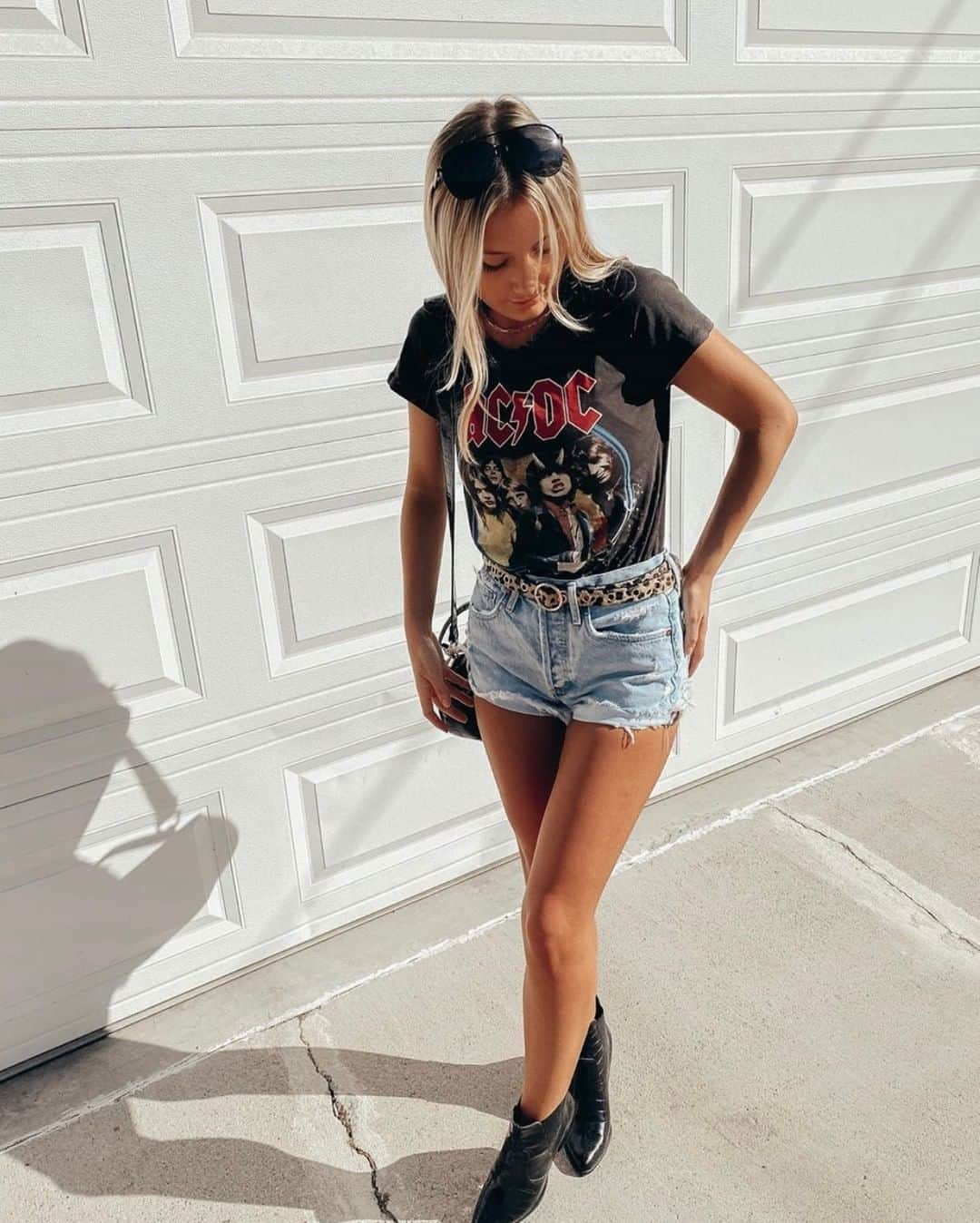 チェイサーのインスタグラム：「"I'm with the band!" ⚡️ @gabriellecaprii #acdc #bandtee #graphictee #graphictees #chaserbrand #graphictshirts」