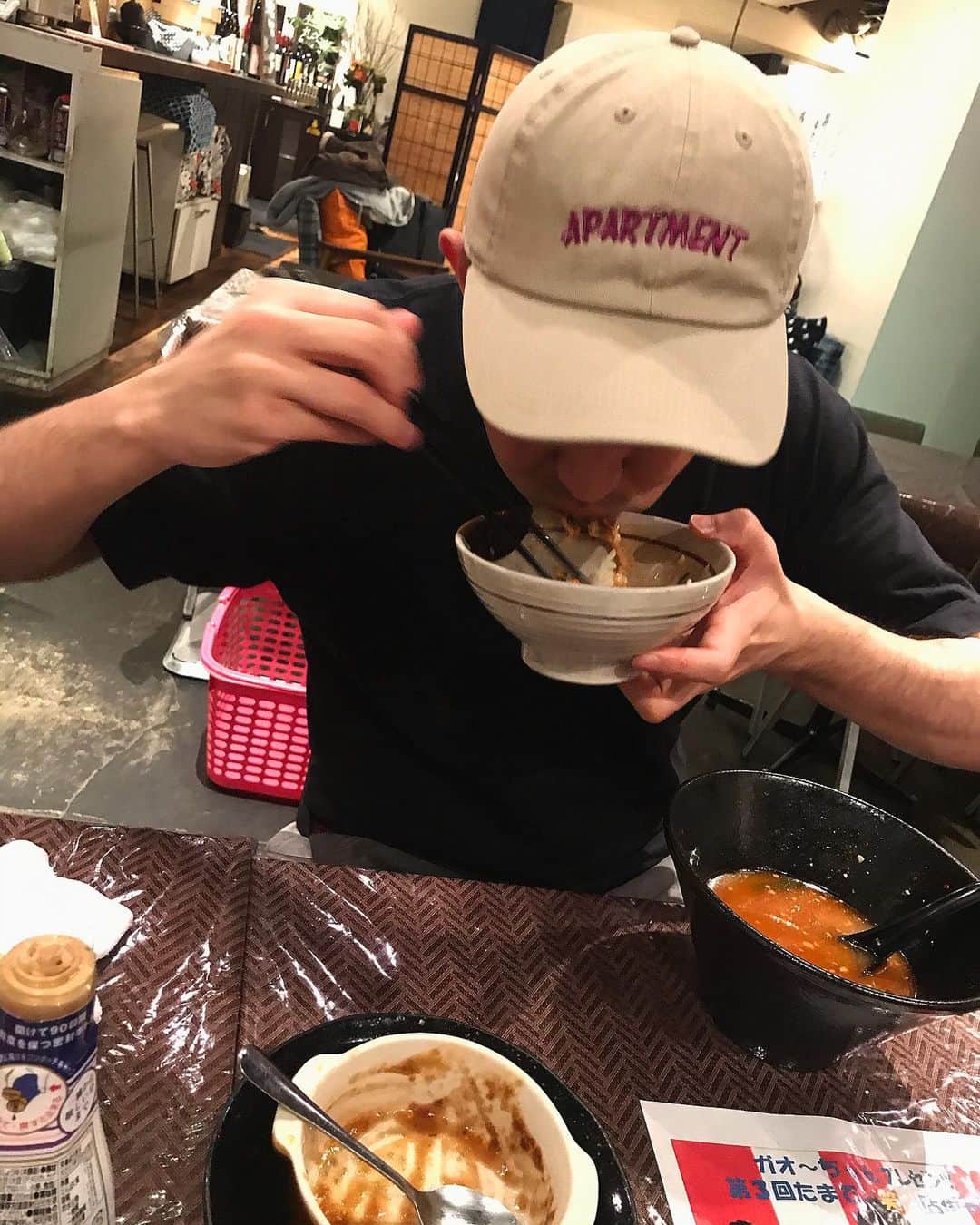 高見雄登のインスタグラム：「#有田Pおもてなす #ネコちゃん大特訓 #単独 全部ありがとうございました！ #まかない #辛麺#タコ炙り焼き塩レモン #牛バラシチュー#とろろキムチ納豆 全部いただきました！ ごちそうさまでした！」