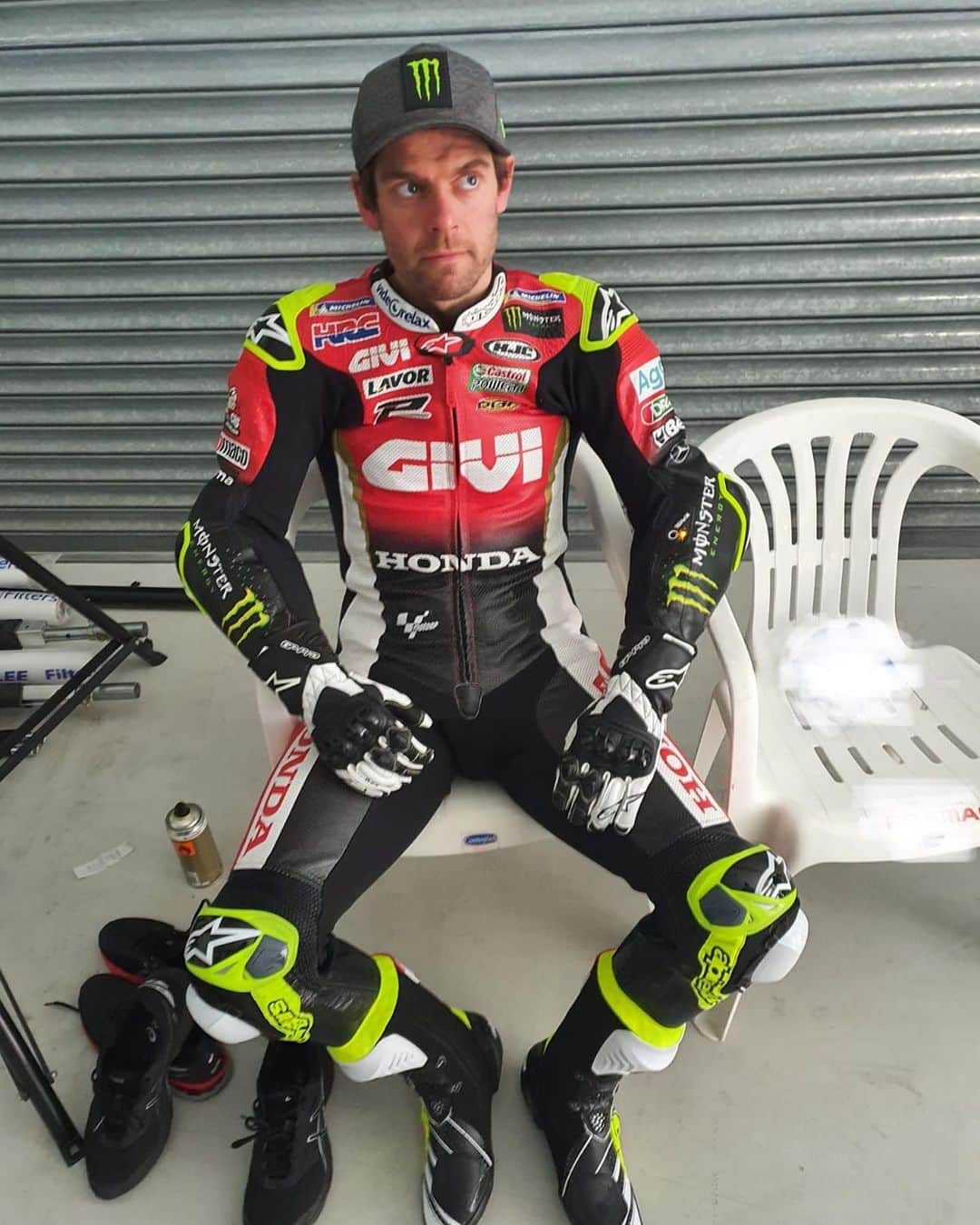 カル・クラッチローのインスタグラム：「Yeah , signed for @teamineos 🤣🤣🤣」