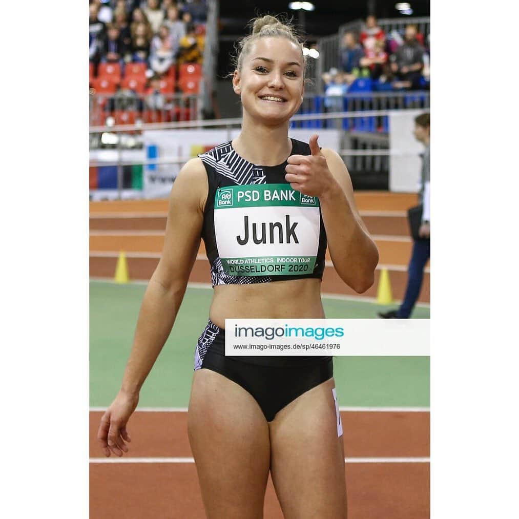 Sophia JUNKのインスタグラム：「Wie einige von Euch mitbekommen haben, bin ich heute in Leipzig bei den Deutschen Hallenmeisterschaften nicht an den Start gegangen...auch morgen werden die 200m ohne mich stattfinden. Grund dafür ist, dass ich im Hinblick auf den Sommer nichts riskieren möchte. Ich habe mich nicht zu 100% fit gefühlt und möchte meinen Köper zu nichts zwingen 🤷🏼‍♀️ Aber kein Grund zur Sorge! Mir geht’s gut und in ein paar Tagen geht’s für mich mit der Sommervorbereitung los🎉Natürlich habe ich den Livestream heute verfolgt und muss sagen: Respekt an die 60m Ladies! Glückwunsch natürlich an alle Teilnehmer🥳 Viel Erfolg für alle, die morgen den Wettkampf noch vor sich haben! ✊🏼 #puma #pumaathlete #indoors #spitzensportförderungrheinlandpfalz #landespolizeirlp #sporthilferlp」
