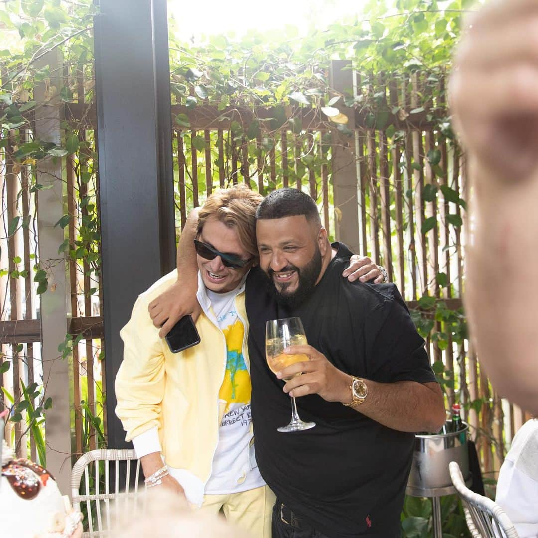 DJキャレドさんのインスタグラム写真 - (DJキャレドInstagram)「Thank you @pharrell for a amazing soul food brunch your father is amazing cook the most amazing soul food ! Wow it was amazing ! Bless up @davegrutman @swanmiami @foodgod  SWIPE TO FEEL THE ENRGY !」2月23日 3時52分 - djkhaled