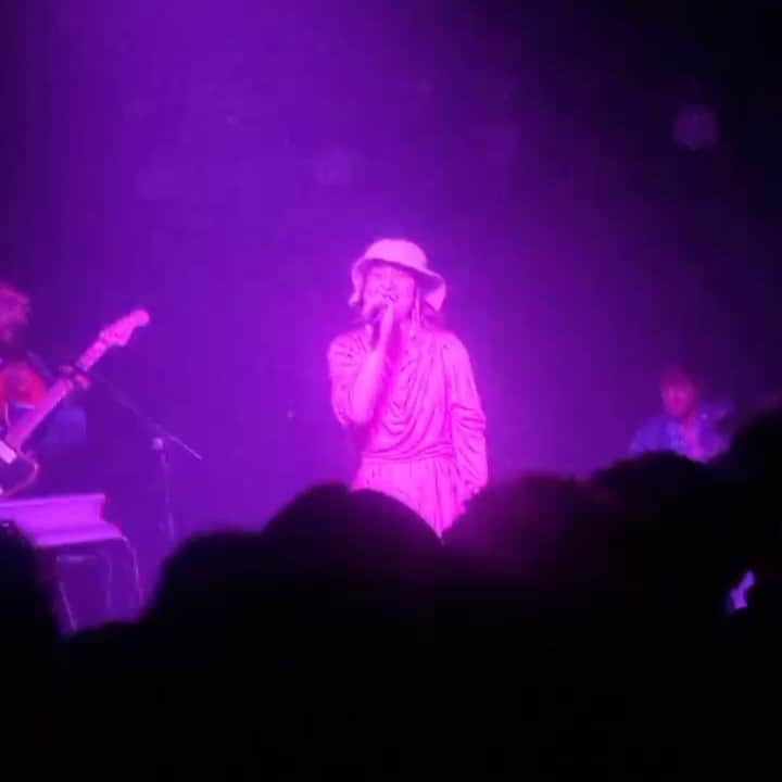 のインスタグラム：「LAST NIGHT WAS SOLD OUT! Thank you so much for singing all the lyrics with me, I will never forget that」