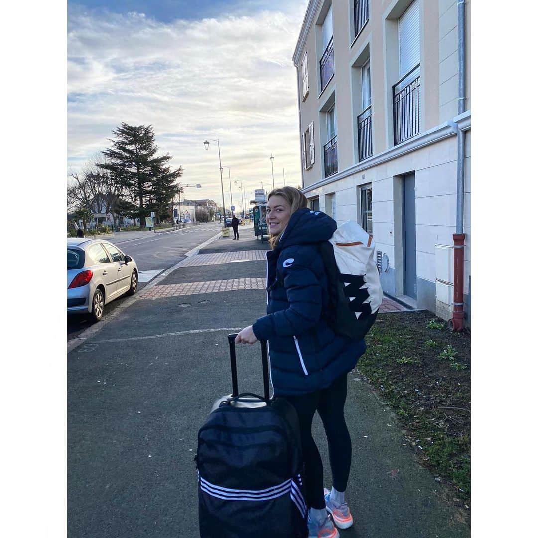 マチルド・グロさんのインスタグラム写真 - (マチルド・グロInstagram)「On my way for Berlin today ! ✈️🇩🇪 Everyone arrived safely and focus on the next world championship, which is in 4 days ! • • #track #trackcycling #teamadidas #teamfrance #athletefdj #point_p #mgen  #focus 📸: @rayan_helal」2月23日 4時51分 - gros_mathilde