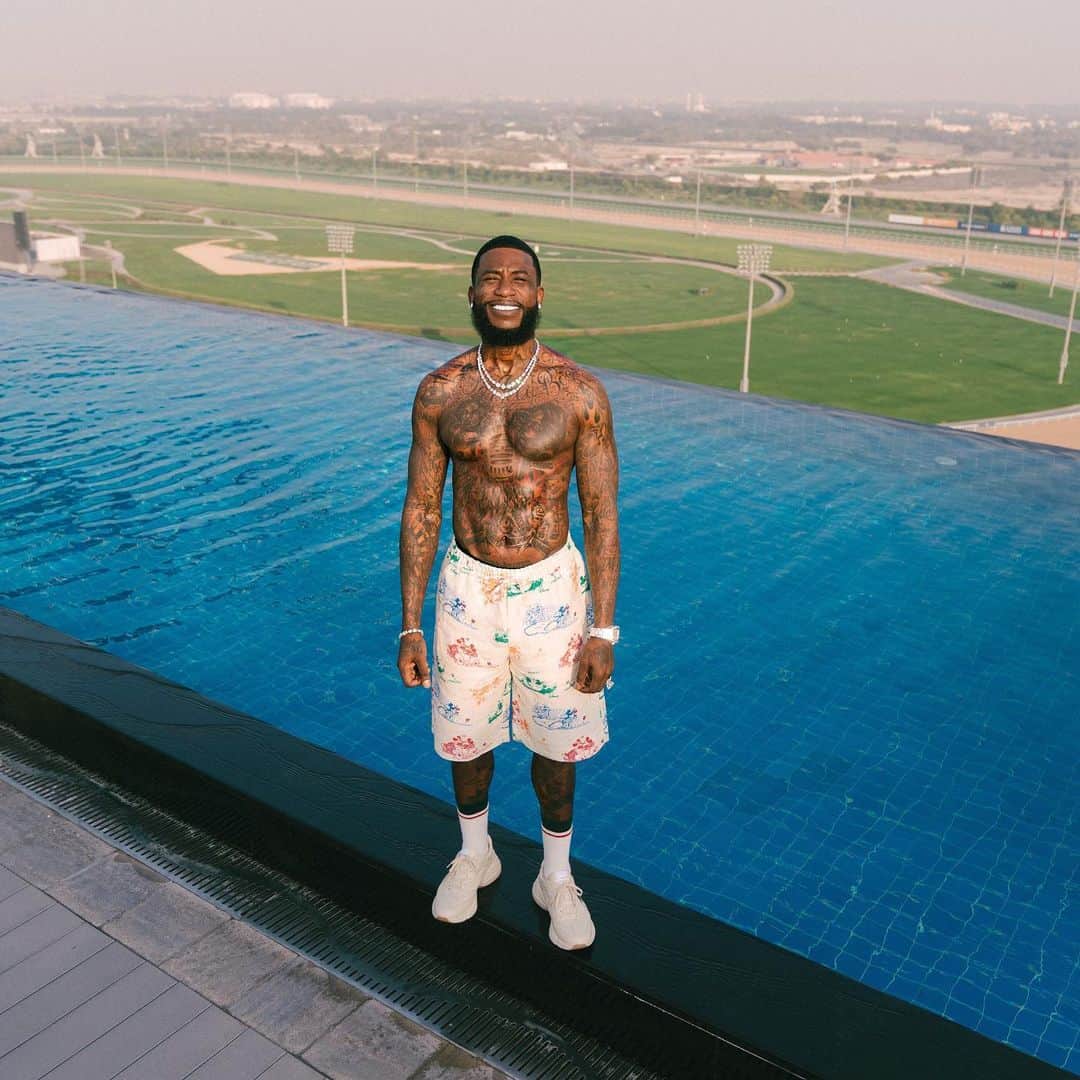 グッチ・メインのインスタグラム：「Avoid Lazy and Miserable People 💪🏿💰」
