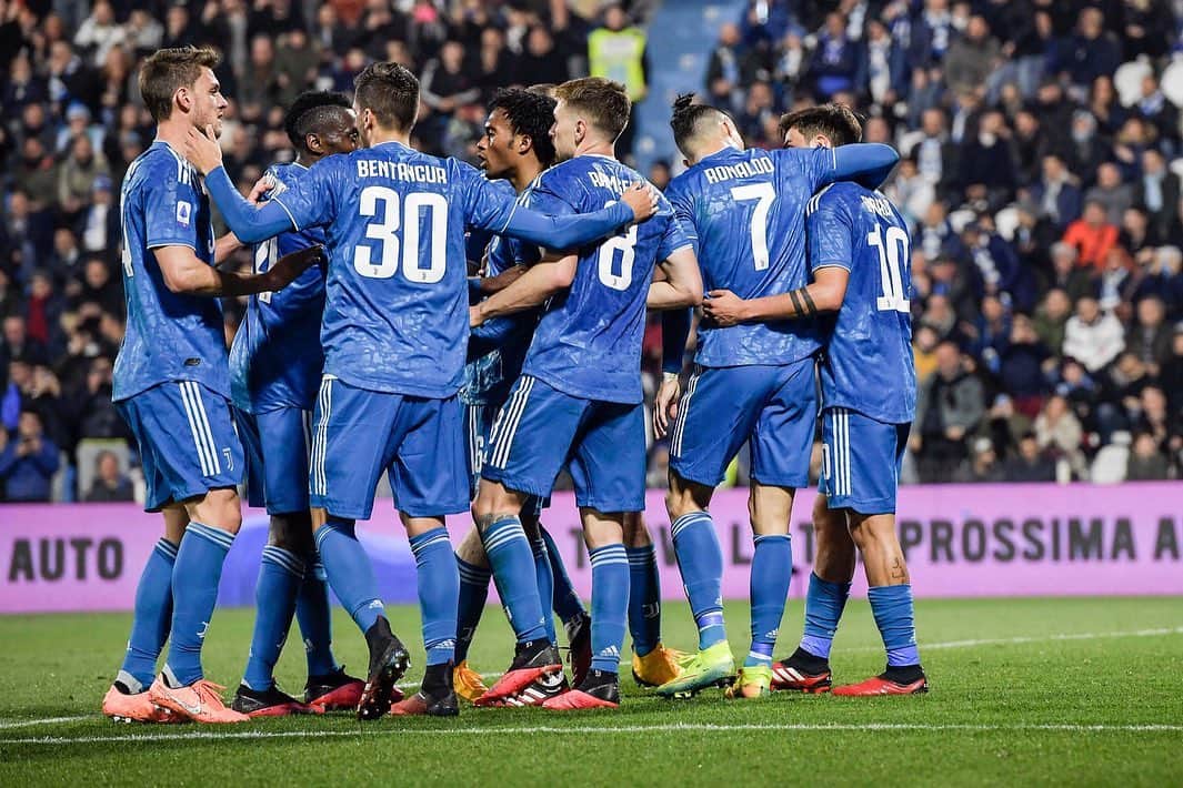 ロドリゴ・ベンタンクールのインスタグラム：「Contenti per la vittoria di oggi che ci permette di rimanere in testa. Da domani massima concentrazione sulla sfida di mercoledì. Torna la #UCL 🔜⚽ #ForzaJuve @juventus  Contentos por la victoria de hoy que nos permite seguir líderes. A partir de mañana mente puesta en el partido del miércoles. Vuelve la #UCL 🔜⚽ #ForzaJuve @juventus」