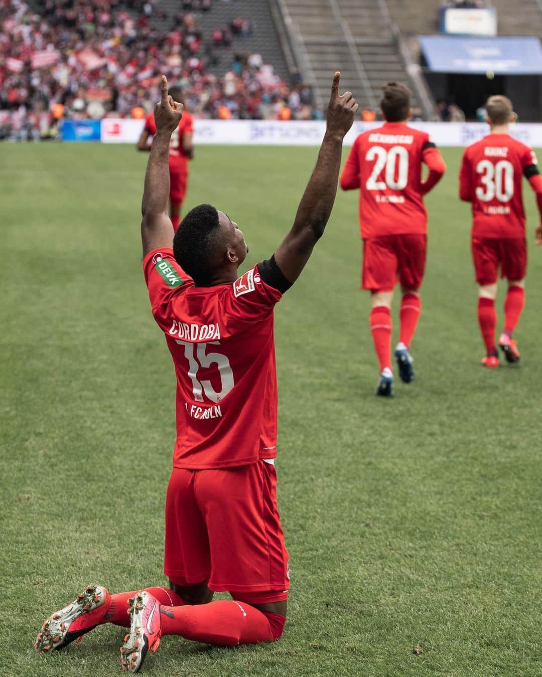 ジョン・コルドバのインスタグラム：「+3 @fckoeln 🙌🏾🙏🏾⚽️🎉」