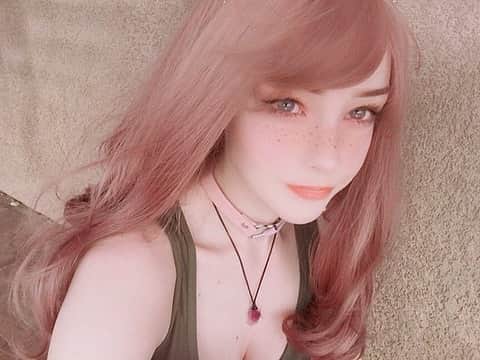 Nicole Eevee Davisさんのインスタグラム写真 - (Nicole Eevee DavisInstagram)「🌿✨ Found some old photos from 2018 that I never posted because the resolution was really crappy on my old phone and made me hate how they came out ;-; should I retry these?」2月23日 6時10分 - eeveedavis