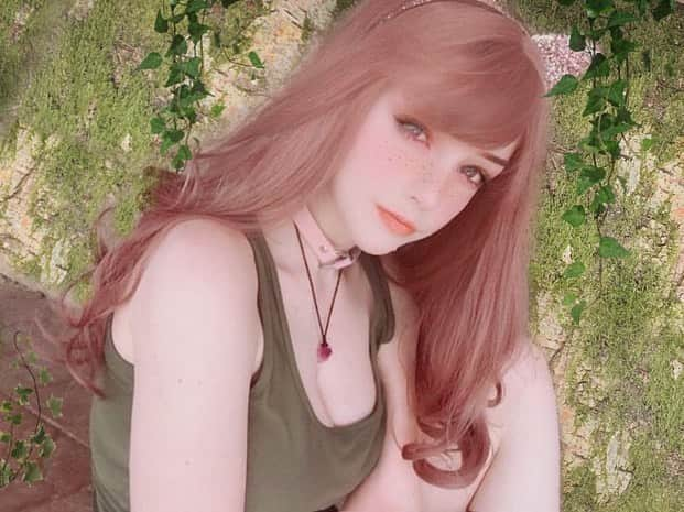 Nicole Eevee Davisさんのインスタグラム写真 - (Nicole Eevee DavisInstagram)「🌿✨ Found some old photos from 2018 that I never posted because the resolution was really crappy on my old phone and made me hate how they came out ;-; should I retry these?」2月23日 6時10分 - eeveedavis