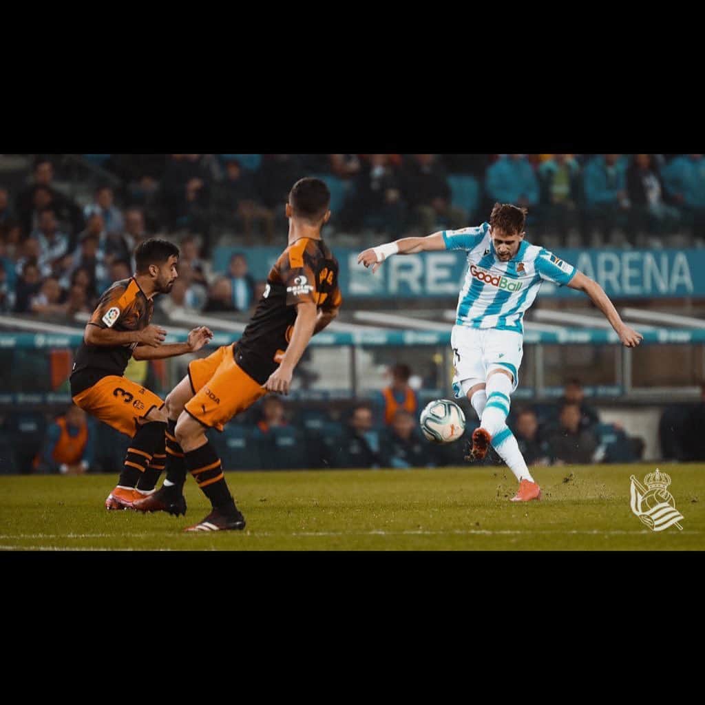 アドナン・ヤヌザイさんのインスタグラム写真 - (アドナン・ヤヌザイInstagram)「+3 and ⚽️ AUPAREAL 🔵⚪️ 🔥」2月23日 6時14分 - adnanjanuzaj