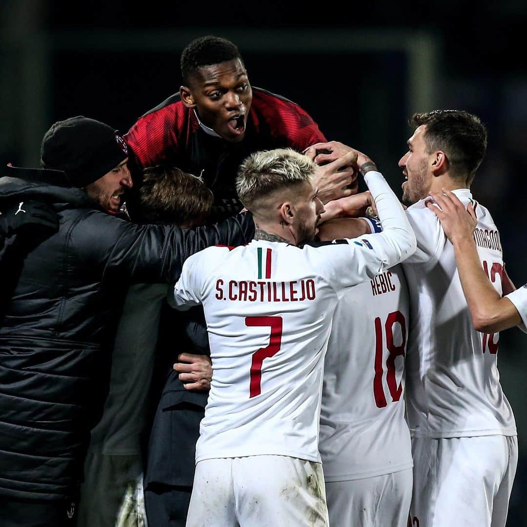 ACミランさんのインスタグラム写真 - (ACミランInstagram)「Celebrations 🔴⚫️ #FiorentinaMilan #SempreMilan」2月23日 6時22分 - acmilan