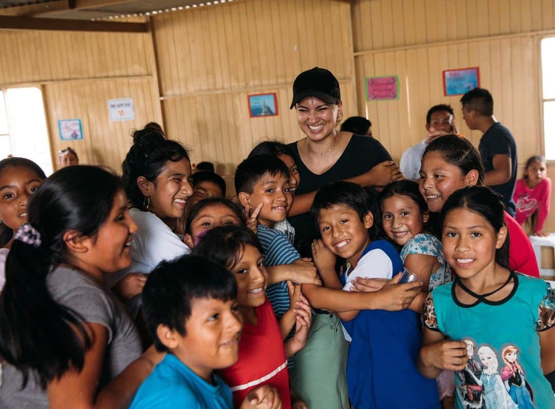 トーライ・ケリーのインスタグラム：「had the privilege of going to Peru with @food4thehungry this week! i got to meet so many beautiful people & see 1st hand the incredible work that @food4thehungry is doing there. my heart is extremely full! it’s so hard to put this trip into words. i’ll share more soon...♥️」