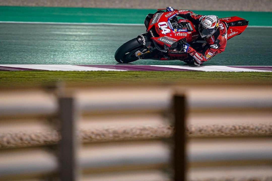 アンドレア・ドヴィツィオーゾさんのインスタグラム写真 - (アンドレア・ドヴィツィオーゾInstagram)「Positive first test day, back on track tomorrow! ✊ Prima giornata di test positiva, si torna in pista domani!  #dovi04 #undaunted #AD04 #MissionWinnow #forzaducati #motogp #alpinestars #suomyhelmets #redbull #oldwildwest #biotekna #mondottica #DucatiEyewear #lentidavistaGalileo」2月23日 6時37分 - andreadovizioso