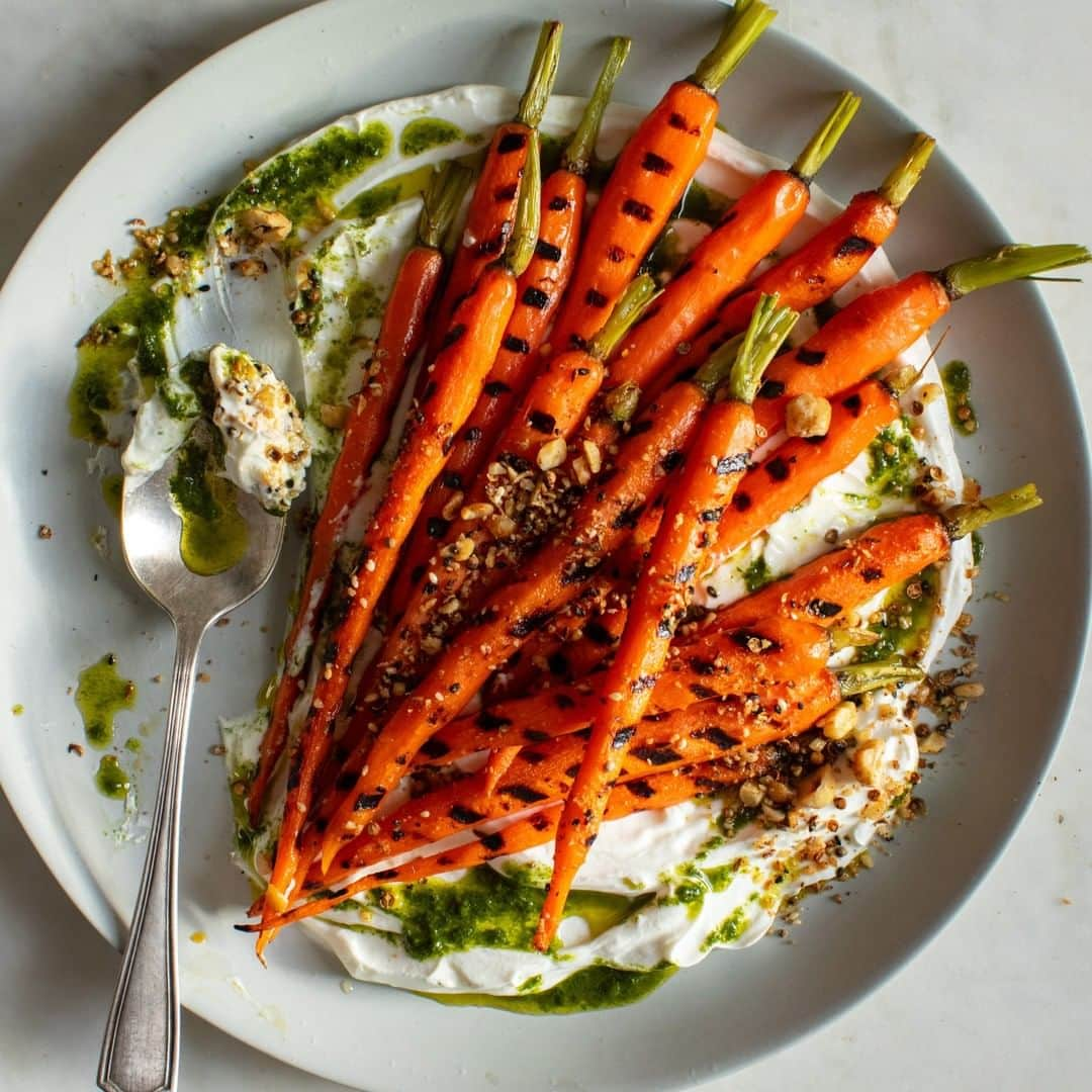 ニューヨーク・タイムズさんのインスタグラム写真 - (ニューヨーク・タイムズInstagram)「Ah, the anything-but-humble carrot. Yotam Ottolenghi, writing for @nytcooking, explains that this root vegetable is best enjoyed intact, its color and shape on display. A bunch from your farmers’ market will work best for this grilled dish, which can be served with Greek yogurt and calls for your own homemade dukkah. If you can’t find bunches of carrots with their fresh tops, you can prepare the carrot-top oil using parsley instead, or double the tarragon for an even more herbaceous version. To get @ottolenghi’s full recipe from @nytcooking, tap the link in our bio. @andrewscrivani took this photo.」2月23日 7時00分 - nytimes