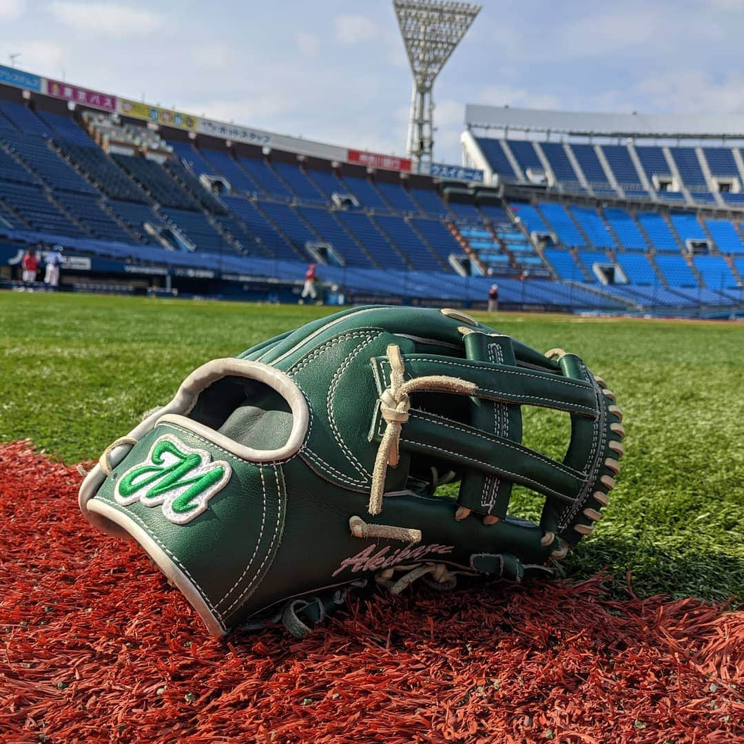 山下晃和さんのインスタグラム写真 - (山下晃和Instagram)「【BASEBALL】念願の横浜スタジアムで試合！入る前からニヤけてしまう  土日が多忙を極め、なかなか野球できないので平日の新チームに入団することにしまして。まだユニフォーム作っていないから1人違うけど（現段階は育成選手）  ユニの着こなしはMLBプレーヤーを観ています  日本初の草野球のCフラップ着用は、じつは私です  ベンチ裏に素振りしてフォームチェックをするミラーがあることを初めて知りました  あとは全面人工芝だったので、アーティフィシャルターフ用のシューズにすればヨカッタと猛省です  #メンズモデル #ファッションモデル #センターからの景色 #DeNA横浜ベイスターズ #ESSクロスボウ  #ESSCROSSBOW @essjapanofficial  #横浜スタジアム #Yokohama #Japan #Kanagawa #baseball #草野球 #outfielder #stancesocks #newera #reward #マクダビッド #cflap #Cフラップ #model #mensmodel  #野球 #球春到来 #springtraining #ベースボール @stance_japan  @stancebaseball @reward_baseball_uniform  #レワードからアメリカンスタイルのパンツが出ていた @easton_japan  #easton #ジーターモード #ジータモード」2月23日 7時05分 - travel_akikazoo