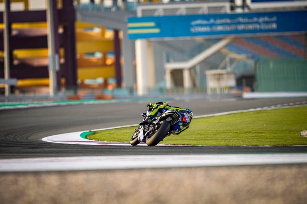 バレンティーノ・ロッシさんのインスタグラム写真 - (バレンティーノ・ロッシInstagram)「Losail circuit,Qatar MotoGp test,day1 📸 @falex79 @gigisoldano」2月23日 7時10分 - valeyellow46